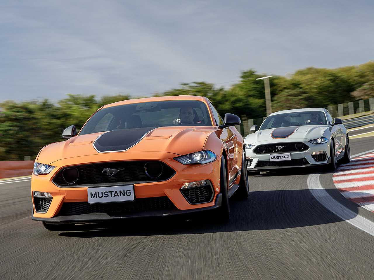 Ford revela o primeiro modelo de corrida do Mustang de nova geração, Brazil, Português