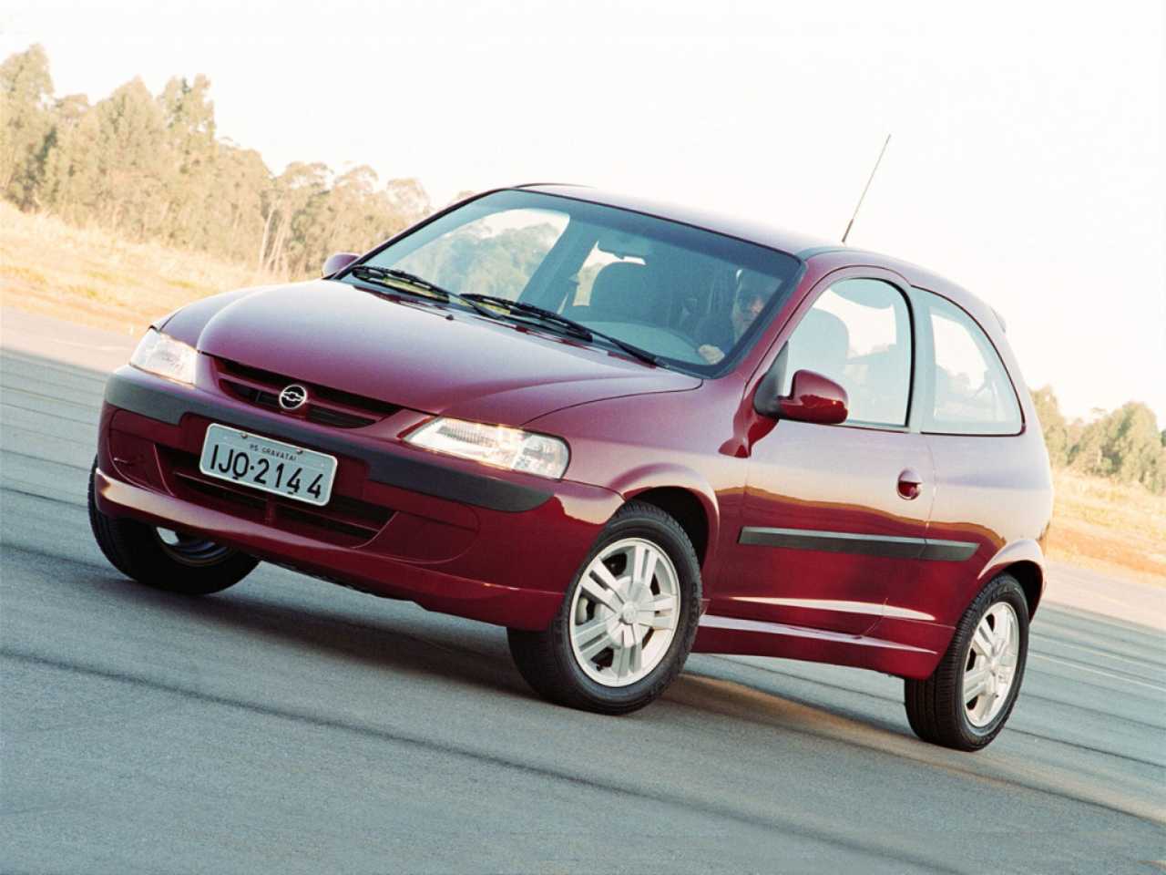 Carros e Caminhonetes Chevrolet Branco, gasolina e álcool