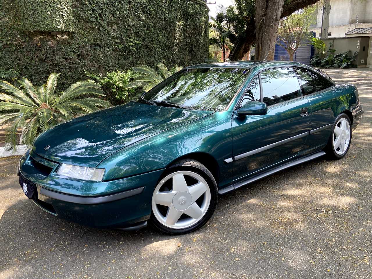 Chevrolet Calibra  o cup esportivo que a GM  lanou nos anos 90 com aerodinmica exemplar