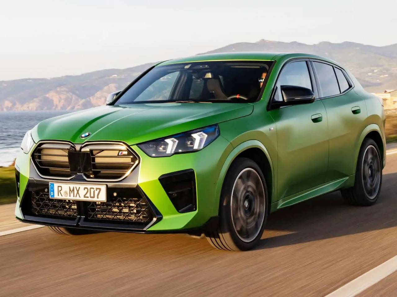 BMW X2 M235i chega ao Brasil com motor turbo de 317 cv, o que é suficiente para acelerar de 0 a 100 km/h em 5,4 segundos