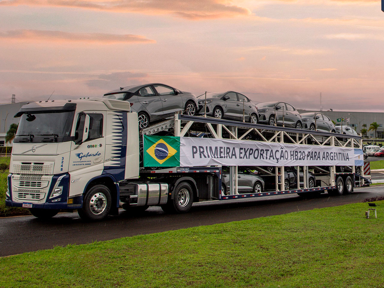 Primeiro lote de Hyundai HB20 brasileiros chega à Argentina