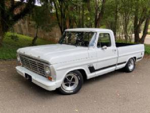 Ford F100 com motor V8 de carro de corrida: o melhor de dois mundos; veja vdeo