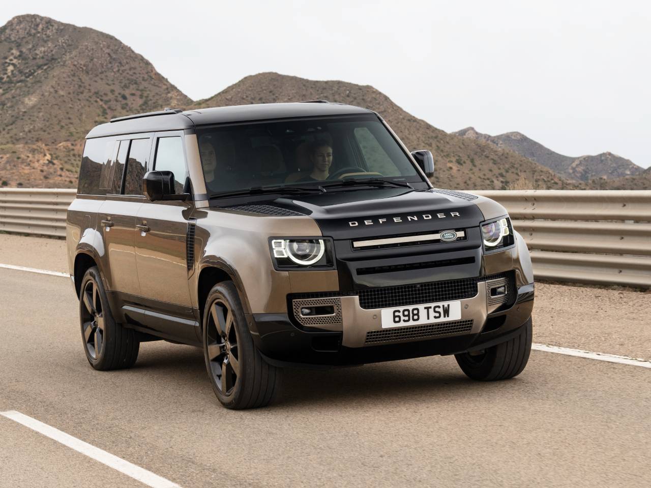 Land Rover Defender 2025