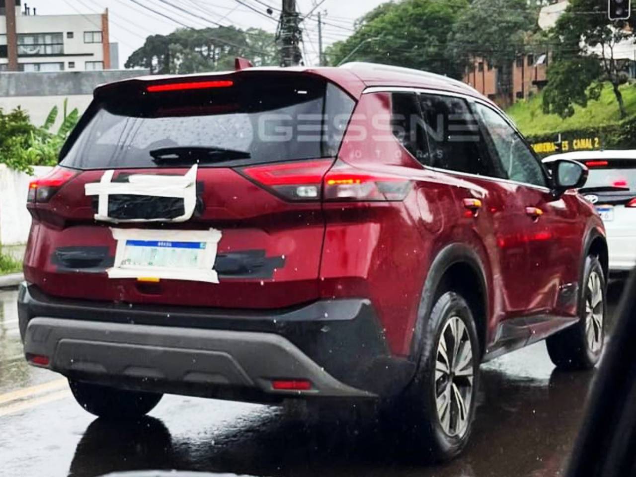 Nissan X-Trail da nova gerao roda em testes nos arredores de Curitiba (PR) com poucos disfarces