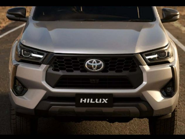 Toyota Lan A Mais Uma Vers O Reestilizada Da Picape Hilux Agora H Brida Leve Autoo