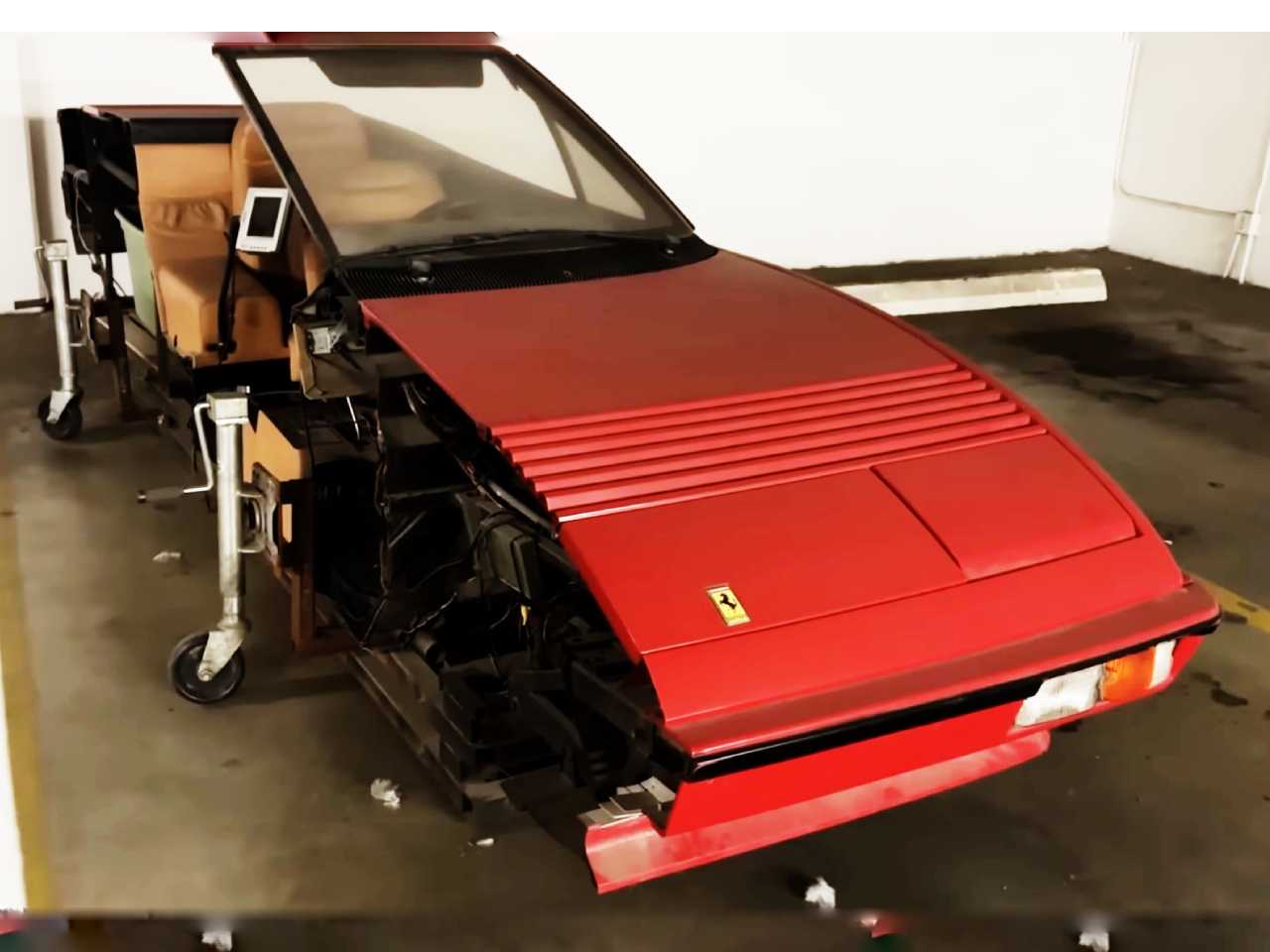 Ferrari Mondial partida ao meio