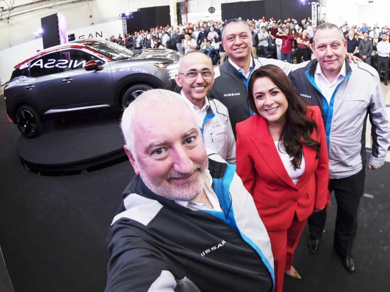 Executivos da Nissan na fbrica em Aguascalientes, no Mxico, onde comeou a ser produzido o novo Kicks