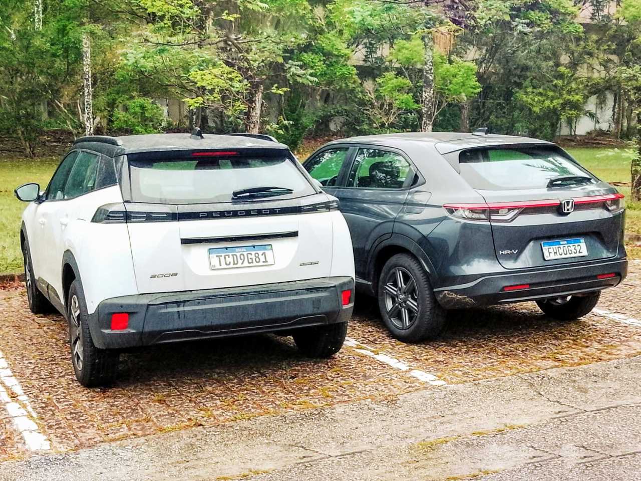 Vistos de traseira, os dois SUVs compactos mantém o arrojo e têm quase o mesmo espaço no porta-malas