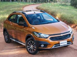 Chevrolet Onix Activ  hatch usado "altinho" para quem ainda resiste aos SUVs