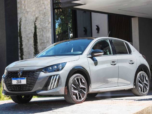 Peugeot 208 renovado, da linha 2025, comea a chegar s lojas; confira os preos