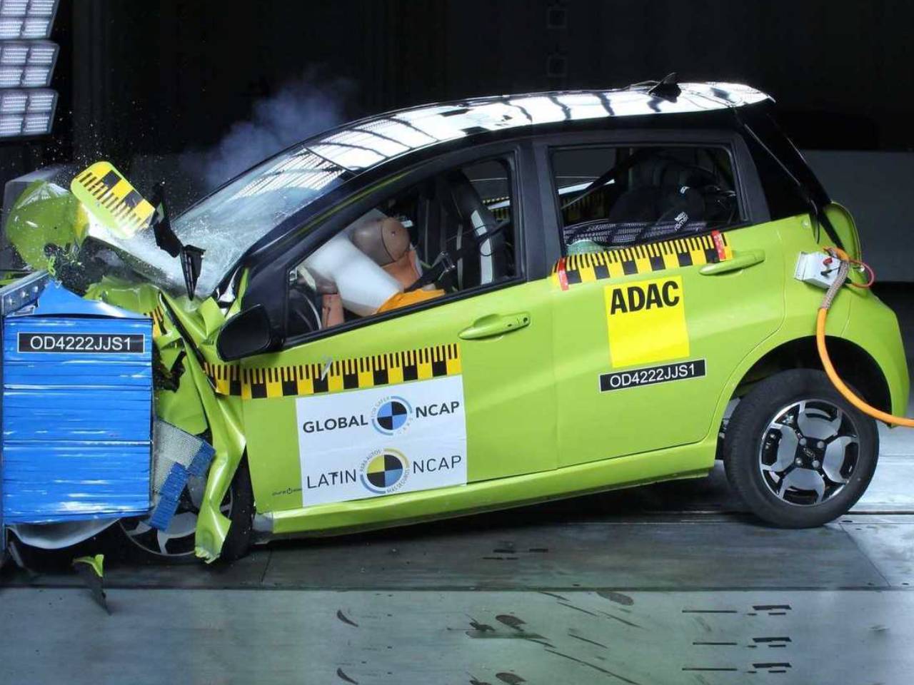 JAC E-JS1 passa por teste de colisão do Latin NCAP e não se sai bem